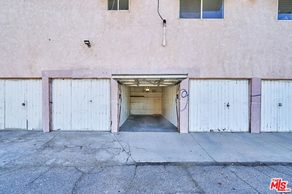 6520 Shirley Avenue 14, Reseda, California 91335 home-pic-36